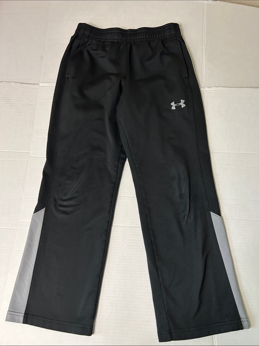 Under Armour Medium Black Track Pants with Gray Accents